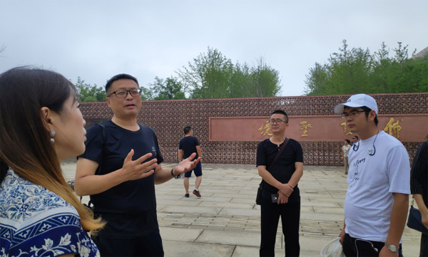 濟(jì)南金昌公司設(shè)計(jì)團(tuán)隊(duì)的自我提升 ——參加江海陽老師的《城市照明規(guī)劃與設(shè)計(jì)》高研班(圖4) 濟(jì)南金昌公司設(shè)計(jì)團(tuán)隊(duì)的自我提升 ——參加江海陽老師的《城市照明規(guī)劃與設(shè)計(jì)》高研班(圖4)